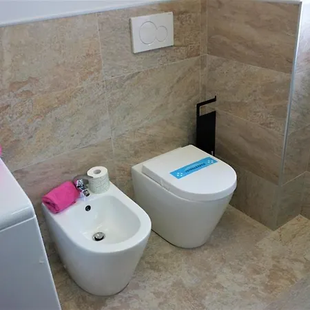 Very Flat With Swimming Pool *