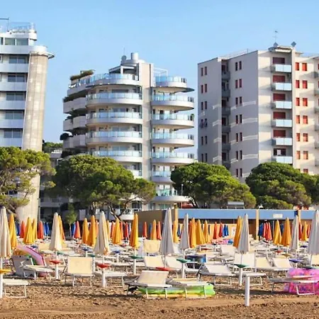 Very Flat With Swimming Pool Apartamento Lignano Sabbiadoro